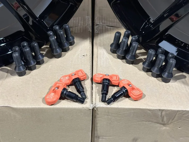 MONACO WHEELS CL2 Bolts and Sensors